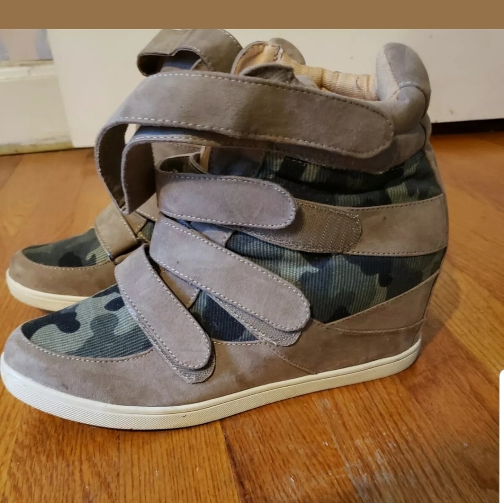 Wedge sneakers